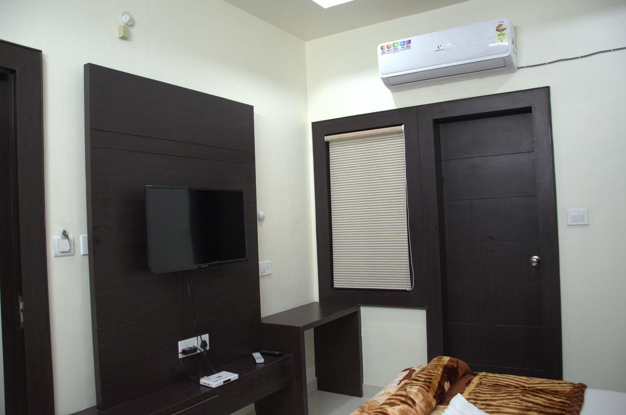 Hotel Mahabir Inn Mathura Esterno foto