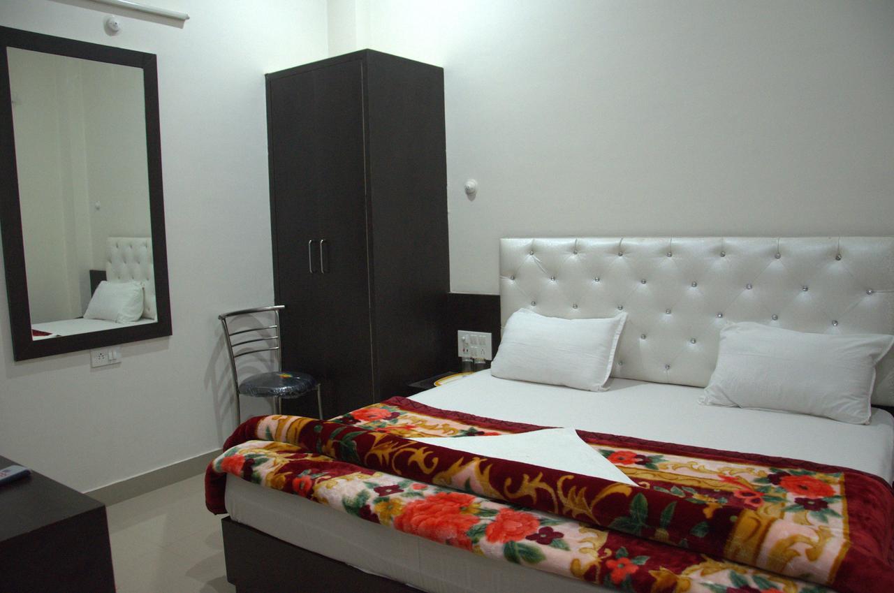 Hotel Mahabir Inn Mathura Esterno foto